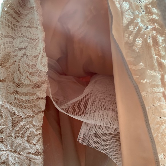 Soft and delicate dress - Picture 5 of 8